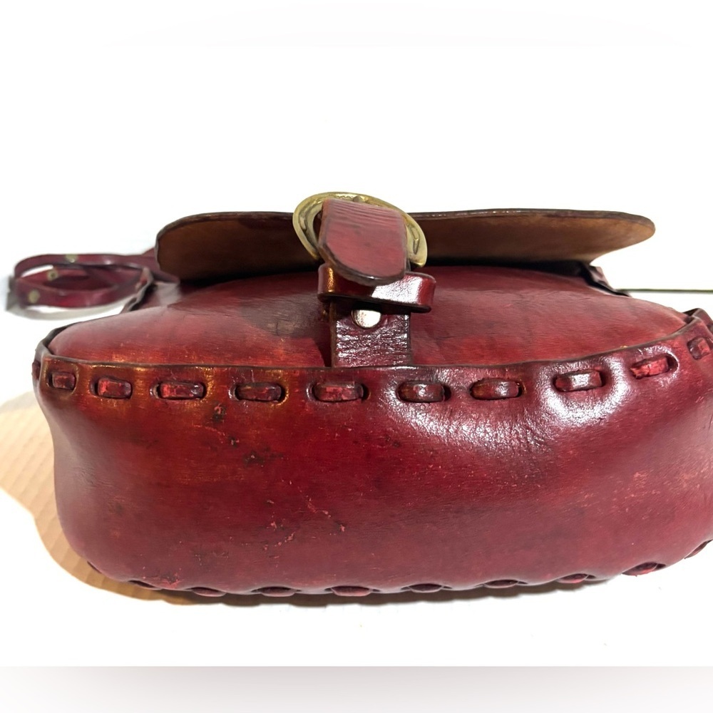 Vintage handmade crossbody Elegant Red Leather Handbag - Picture 4 of 7